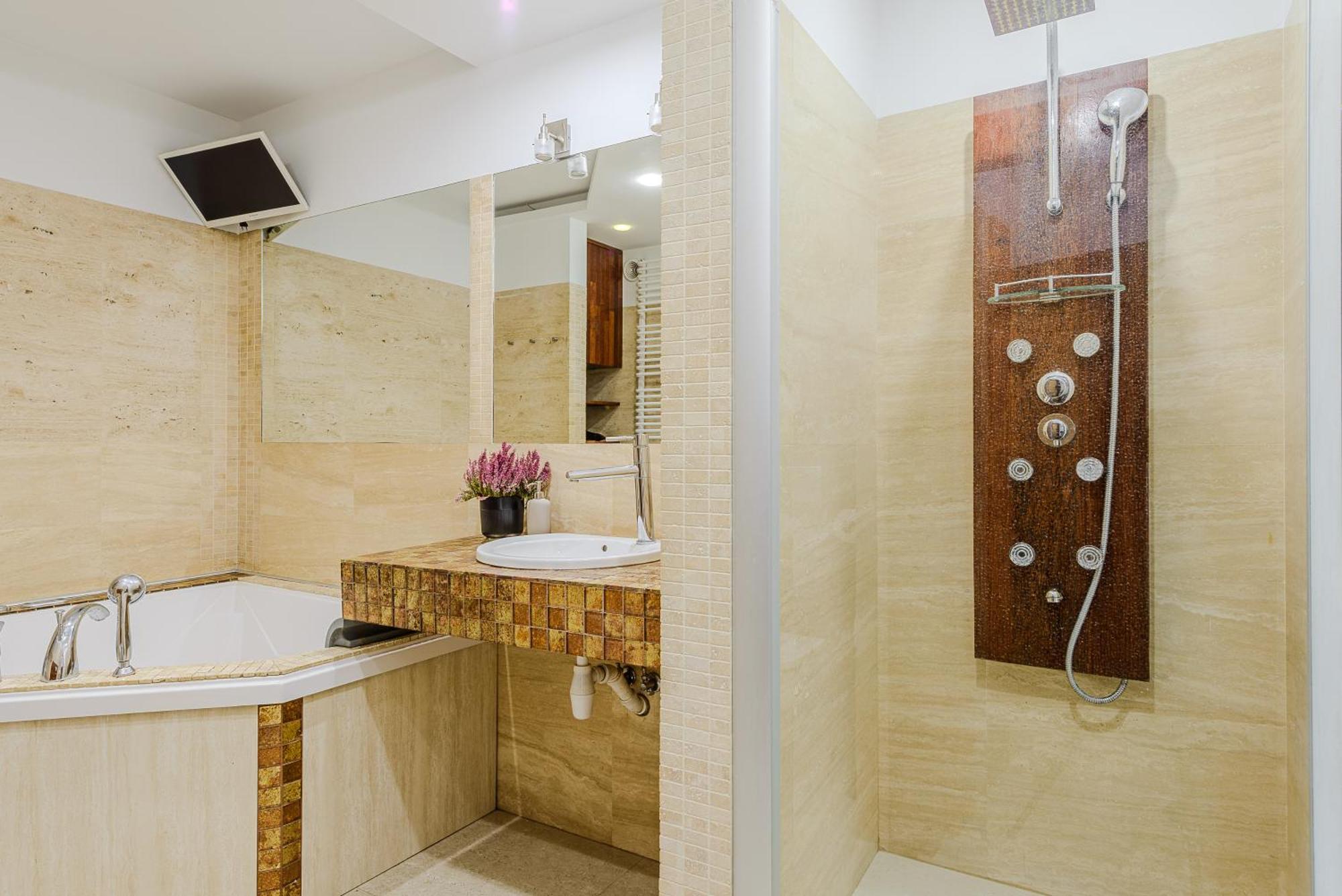 Lumina Luxury With Jaccuzi On Sienkiewicza Street Apartment *